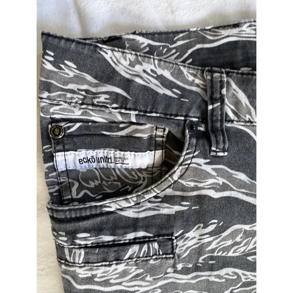 Ecko Unltd Mens Tiger Camo Moto Denim Shorts Streetwear Size 38 utility Y2K